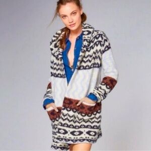 Abercrombie‎ & Fitch Women's
Wool Alpaca Blend Hooded Cardigan Sweater-Size XS